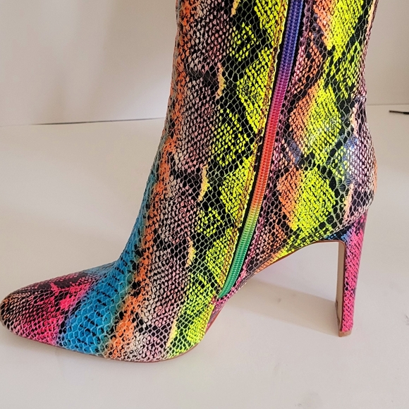 Azalea Wang Dolls Kill Skywalker ARCOIRIS Faux Snakeskin Booties Size 9 - Picture 3 of 16